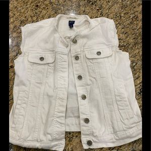 Gap sleeveless white jean jacket